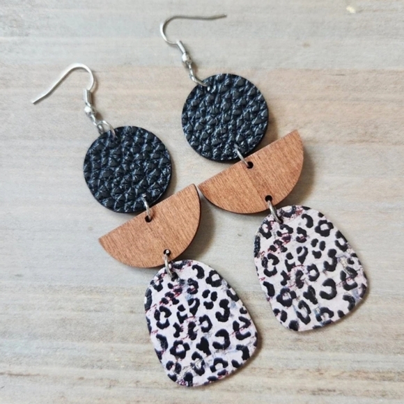 Jewelry - Leopard Print Dangle Earrings